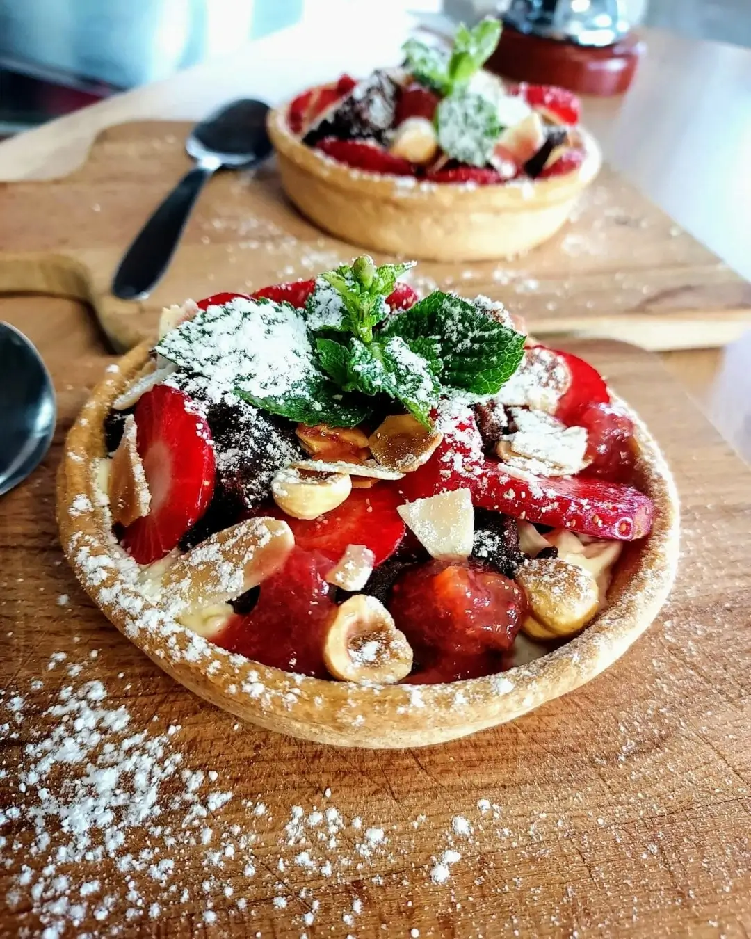 Tartelette aux fraises et éclats de brownie - Brasserie El Bocadillo - Béziers